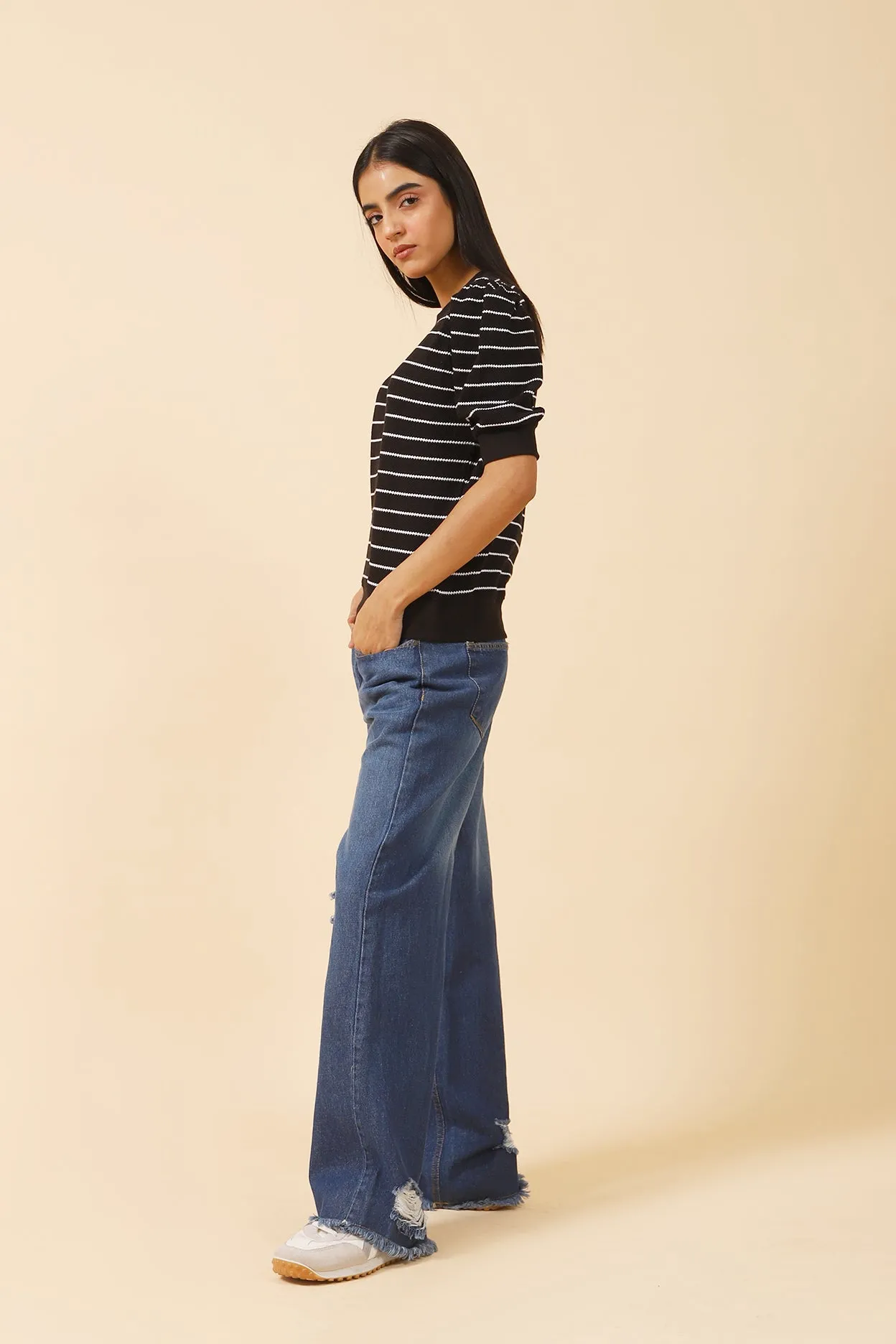 TEXTURED KNITTED TOP