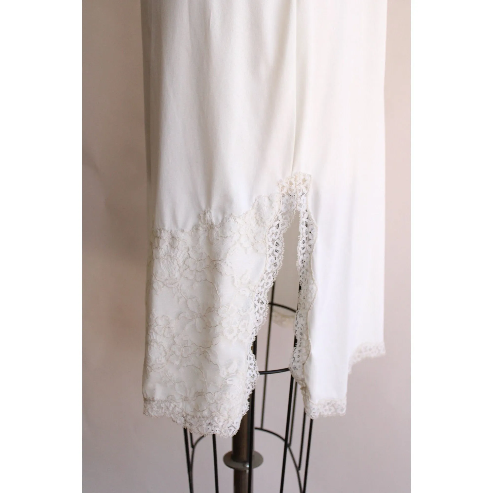 Vintage 1950s Van Raalte Nylon Slip in Ivory