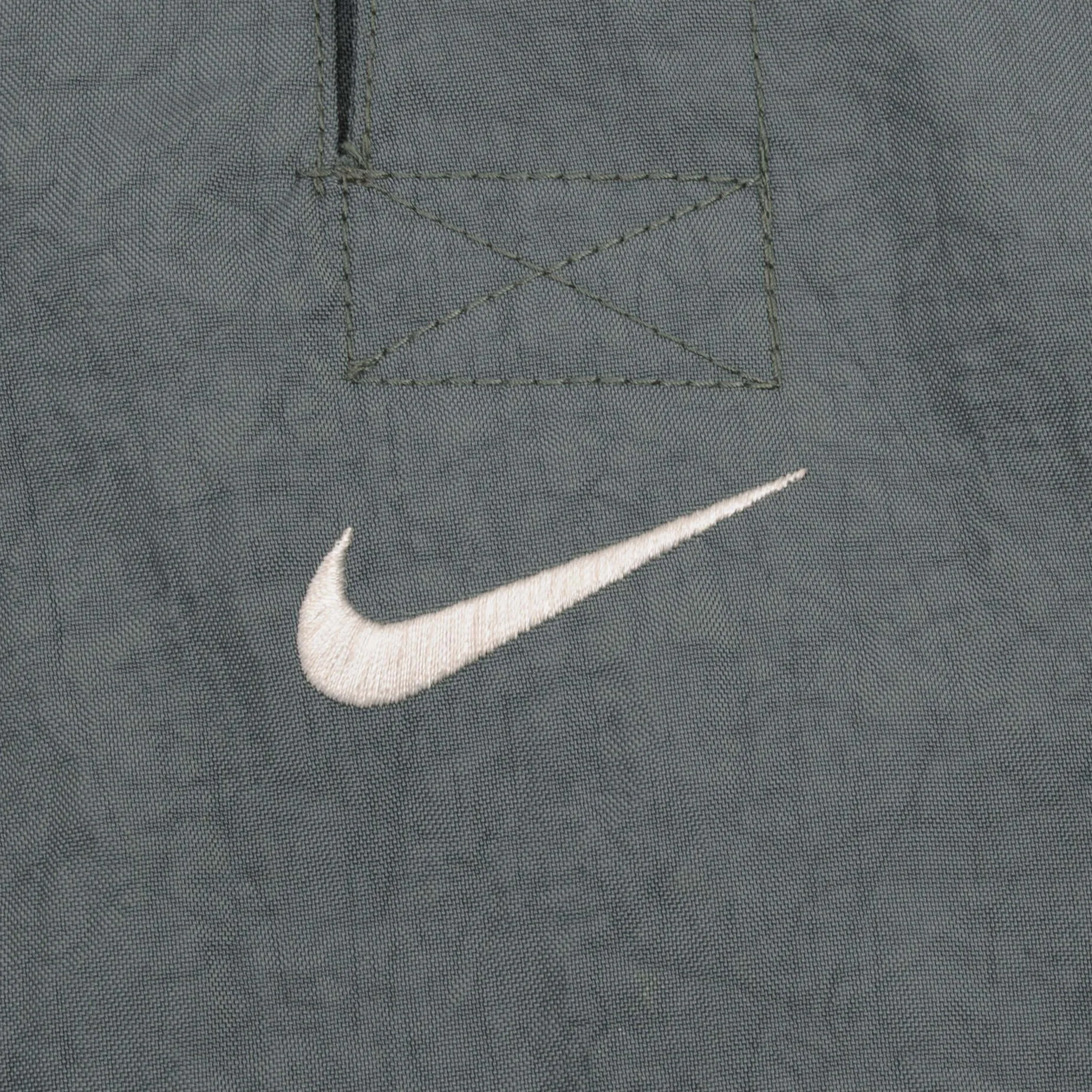 VINTAGE NIKE CENTER SWOOSH GREEN PULLOVER WINDBREAKER JACKET 1990S SIZE MEDIUM